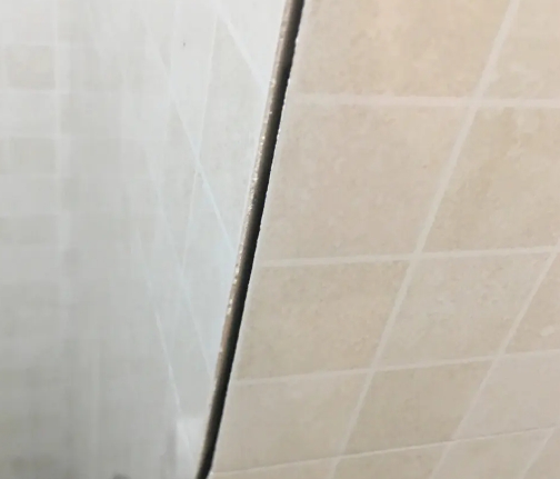 肥东瓷砖空鼓维修公司分享阳台瓷砖脱落的修复过程可以分为以下几个步骤