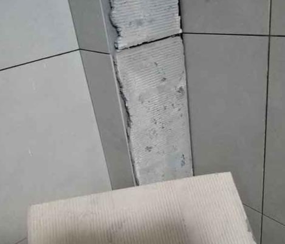 肥东瓷砖空鼓维修公司分享下厨房瓷砖脱落的补救措施。